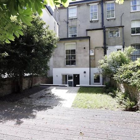 2 Bedrooms Close To The Beach With Garden And Own Entrance ! Brighton Bagian luar foto