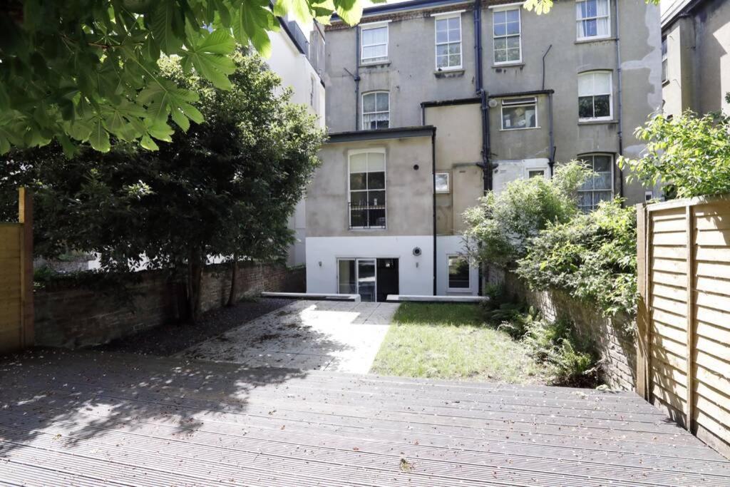 2 Bedrooms Close To The Beach With Garden And Own Entrance ! Brighton Bagian luar foto