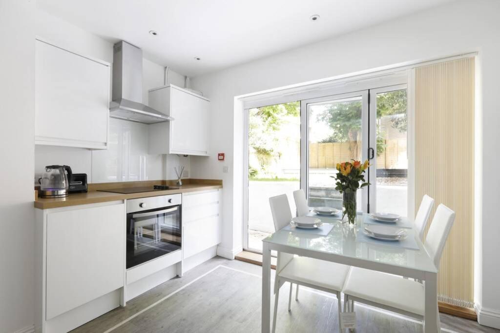 2 Bedrooms Close To The Beach With Garden And Own Entrance ! Brighton Bagian luar foto